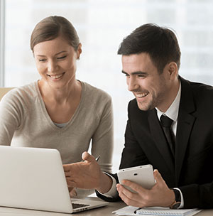 people-smiling-looking-at-laptop people-smiling-looking-at-laptop